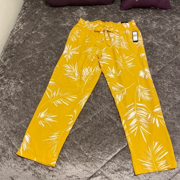 SOHO APPAREL Vibrant Yellow Pants with Leaf Design/size M - Picture 1 of 9